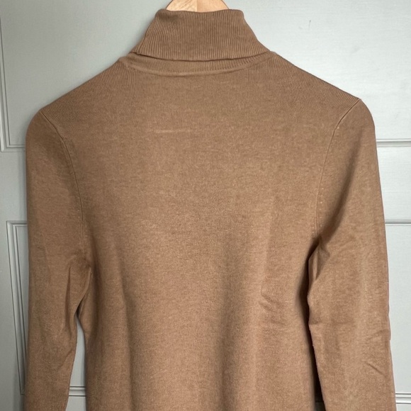 NWOT Chicos 1 (Medium) Darcy Turtle Neck Basic Sweater Texas Taupe Knit - Picture 5 of 8